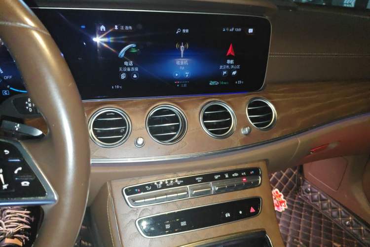 Used Mercedes-Benz E-Class New Energy 2022 E 350 e L Plug-in Hybrid Sedan Audio And AC Panel