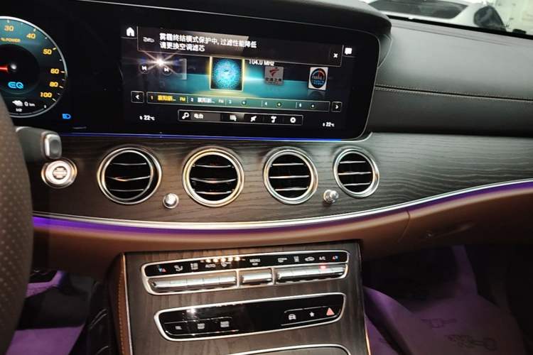Used Mercedes-Benz E-Class New Energy 2022 E 350 e L Plug-in Hybrid Sports Sedan Audio And AC Panel