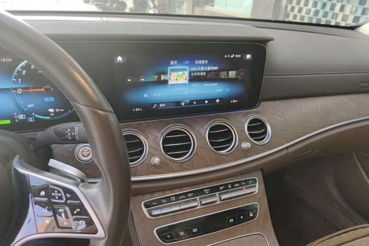 Used Mercedes-Benz E-Class New Energy 2022 Second Facelift E 350 e L Plug-in Hybrid Sports Sedan Audio And AC Panel
