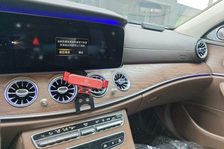 Used Mercedes-Benz E-Class New Energy 2022 Restyled E 350 e L Plug-in Hybrid Sports Sedan Audio And AC Panel