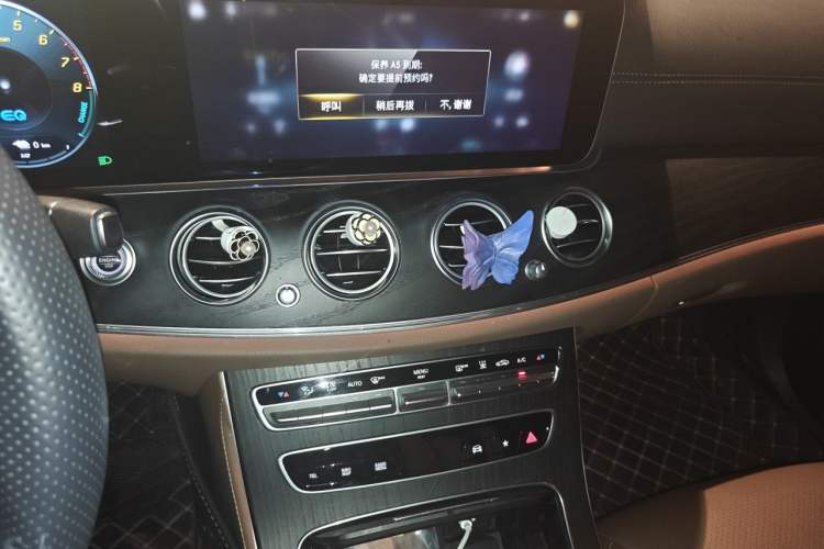 Used Mercedes-Benz E-Class New Energy 2022 Restyled E 350 e L Plug-in Hybrid Sports Sedan Audio And AC Panel