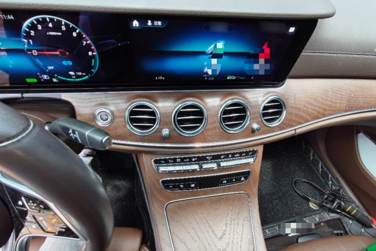 Used Mercedes-Benz E-Class New Energy 2022 Facelift E 350 e L Plug-in Hybrid Sedan Audio And AC Panel