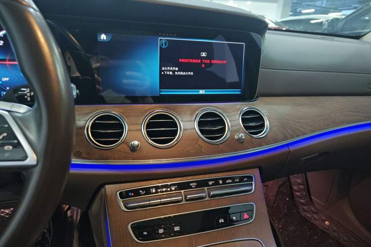 Used Mercedes-Benz E-Class New Energy 2022 Second Facelift E 350 e L Plug-in Hybrid Sedan Audio And AC Panel