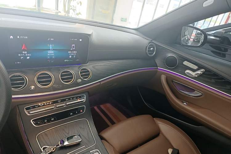Used Mercedes-Benz E-Class New Energy 2022 Restyled E 350 e L Plug-in Hybrid Sports Sedan Audio And AC Panel