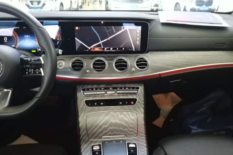 Used Mercedes-Benz E-Class New Energy 2022 Restyled E 350 e L Plug-in Hybrid Sports Sedan Audio And AC Panel