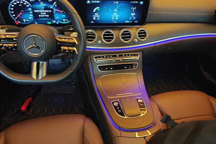 Used Mercedes-Benz E-Class New Energy 2022 Facelift E 350 e L Plug-in Hybrid Sedan Audio And AC Panel