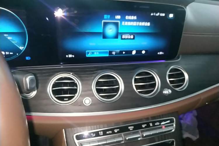 Used Mercedes-Benz E-Class New Energy 2022 Restyled E 350 e L Plug-in Hybrid Sedan Audio And AC Panel