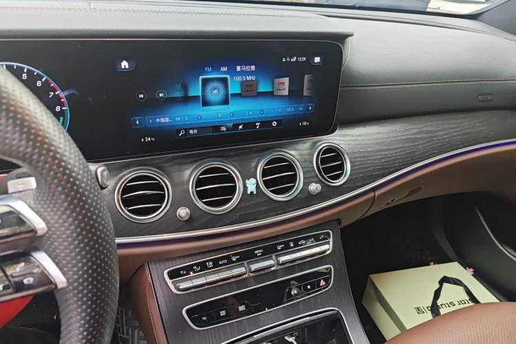 Used Mercedes-Benz E-Class New Energy 2022 Restyled E 350 e L Plug-in Hybrid Sports Sedan Audio And AC Panel