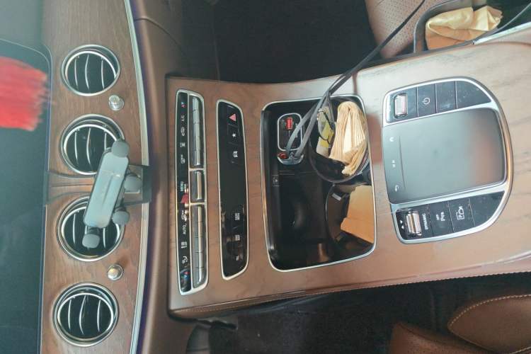 Used Mercedes-Benz E-Class New Energy 2022 Second Facelift E 350 e L Plug-in Hybrid Sports Sedan Audio And AC Panel