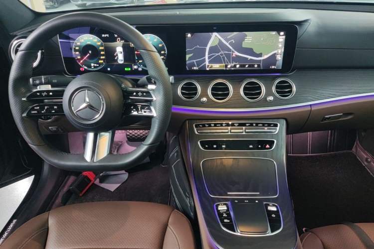 Used Mercedes-Benz E-Class New Energy 2022 E 350 e L Plug-in Hybrid Sports Sedan Audio And AC Panel