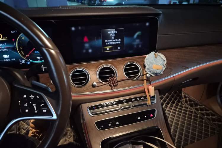 Used Mercedes-Benz E-Class New Energy 2022 Restyled E 350 e L Plug-in Hybrid Sedan Audio And AC Panel