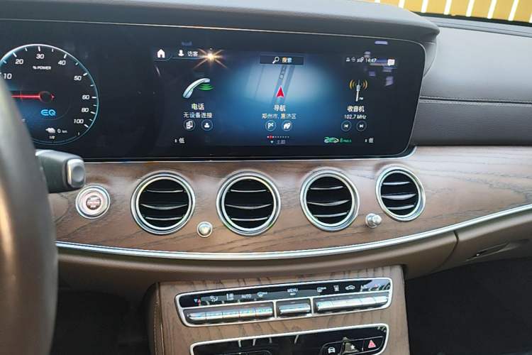 Used Mercedes-Benz E-Class New Energy 2022 Restyled E 350 e L Plug-in Hybrid Sedan Audio And AC Panel