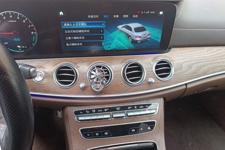 Used Mercedes-Benz E-Class New Energy 2022 Restyled E 350 e L Plug-in Hybrid Sedan Audio And AC Panel