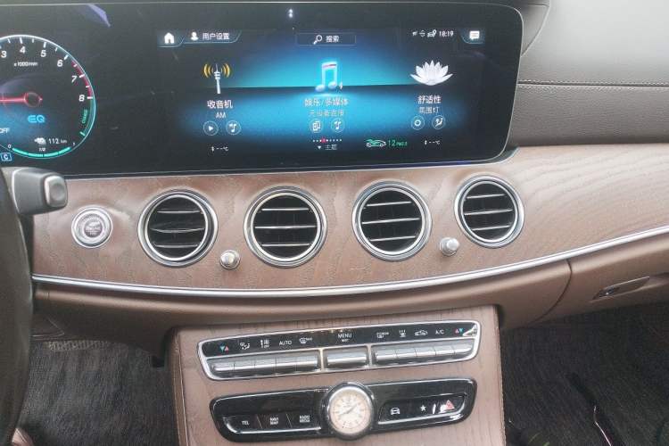 Used Mercedes-Benz E-Class New Energy 2022 Second Facelift E 350 e L Plug-in Hybrid Sedan Audio And AC Panel