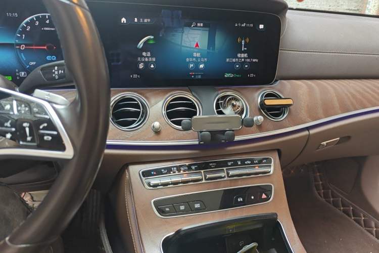 Used Mercedes-Benz E-Class New Energy 2022 Facelift E 350 e L Plug-in Hybrid Sedan Audio And AC Panel