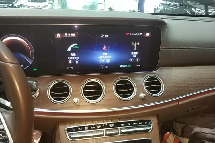 Used Mercedes-Benz E-Class New Energy 2022 Restyled E 350 e L Plug-in Hybrid Sedan Audio And AC Panel