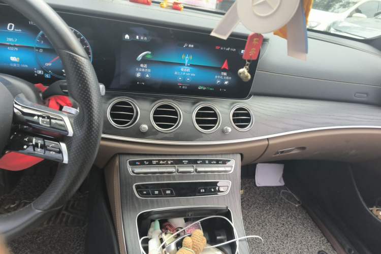 Used Mercedes-Benz E-Class New Energy 2022 E 350 e L Plug-in Hybrid Sports Sedan Audio And AC Panel