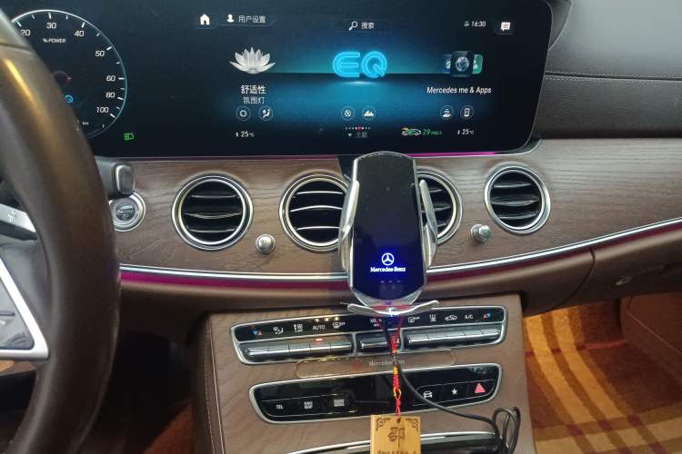 Used Mercedes-Benz E-Class New Energy 2022 Facelift E 350 e L Plug-in Hybrid Sedan Audio And AC Panel