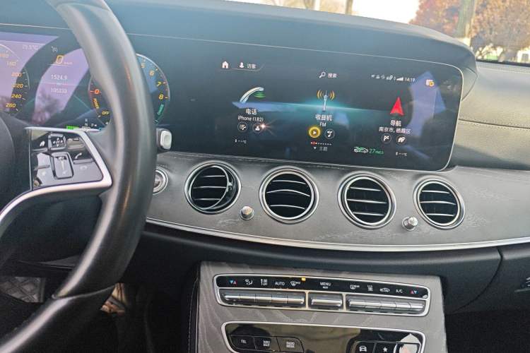 Used Mercedes-Benz E-Class New Energy 2022 E 350 e L Plug-in Hybrid Sedan Audio And AC Panel