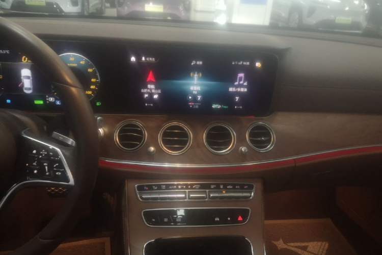 Used Mercedes-Benz E-Class New Energy 2022 E 350 e L Plug-in Hybrid Sedan Audio And AC Panel