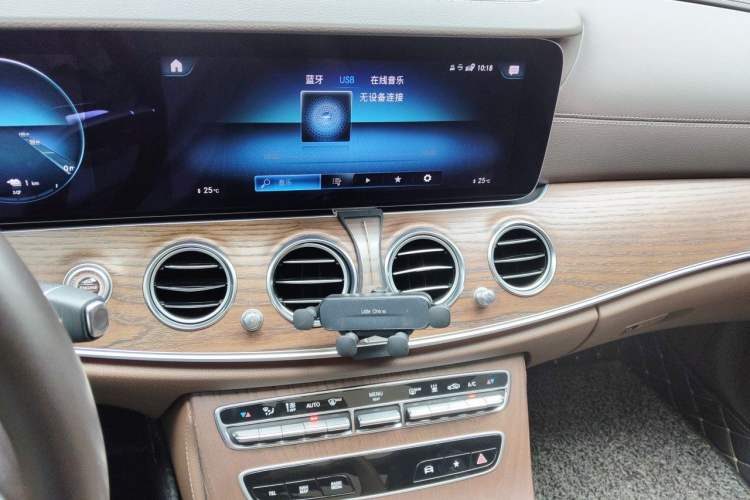 Used Mercedes-Benz E-Class New Energy 2022 Restyled E 350 e L Plug-in Hybrid Sedan Audio And AC Panel