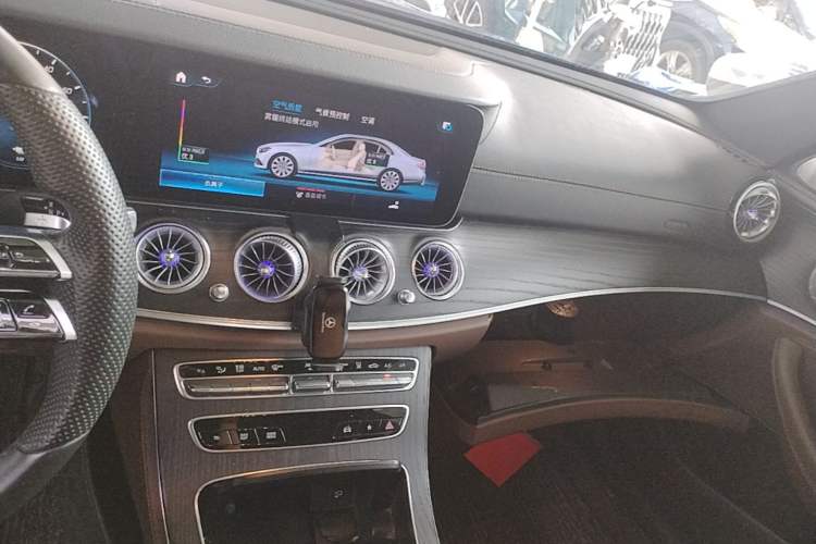 Used Mercedes-Benz E-Class New Energy 2022 Restyled E 350 e L Plug-in Hybrid Sports Sedan Audio And AC Panel