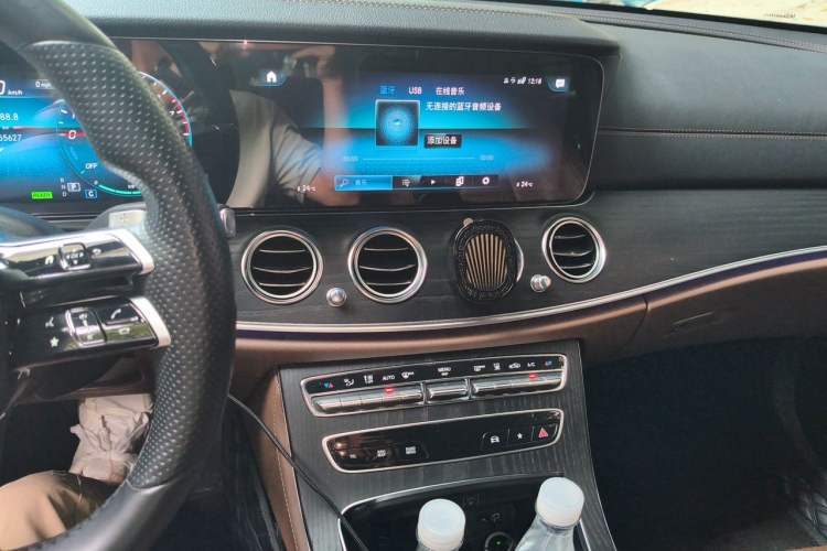 Used Mercedes-Benz E-Class New Energy 2022 Second Facelift E 350 e L Plug-in Hybrid Sports Sedan Audio And AC Panel