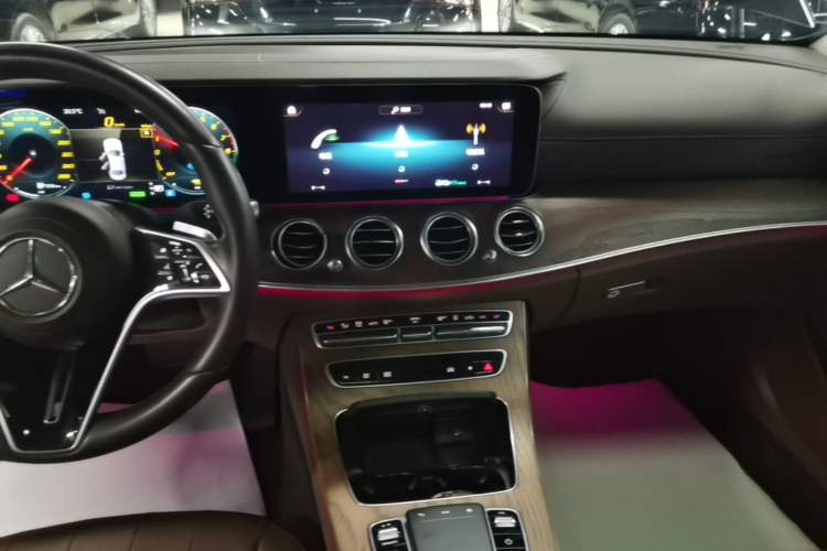 Used Mercedes-Benz E-Class New Energy 2022 Restyled E 350 e L Plug-in Hybrid Sedan Audio And AC Panel