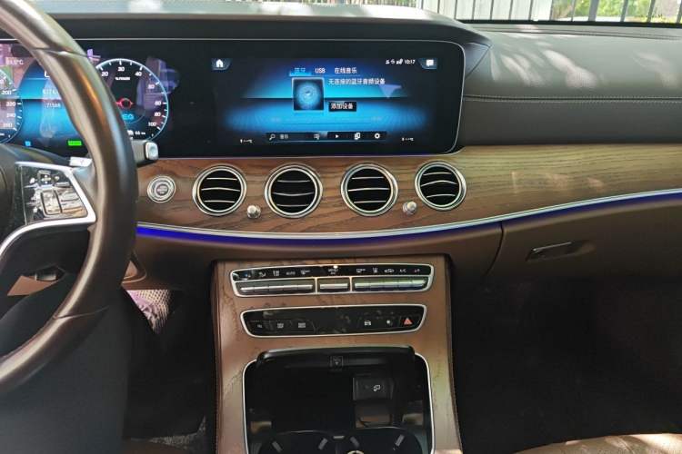 Used Mercedes-Benz E-Class New Energy 2022 Restyled E 350 e L Plug-in Hybrid Sports Sedan Audio And AC Panel
