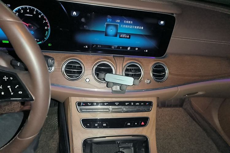 Used Mercedes-Benz E-Class New Energy 2022 Second Facelift E 350 e L Plug-in Hybrid Sedan Audio And AC Panel
