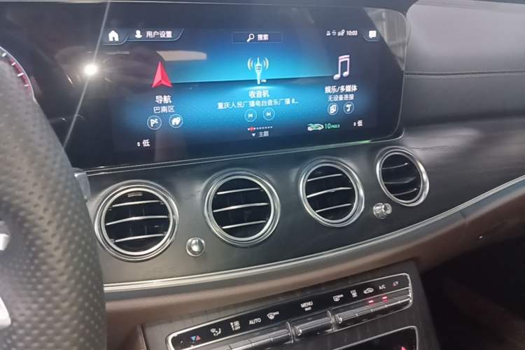 Used Mercedes-Benz E-Class New Energy 2022 Second Facelift E 350 e L Plug-in Hybrid Sports Sedan Audio And AC Panel