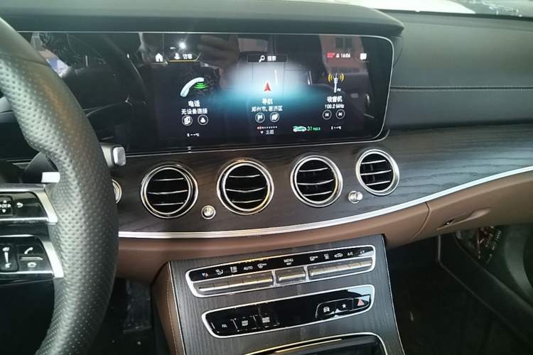 Used Mercedes-Benz E-Class New Energy 2022 E 350 e L Plug-in Hybrid Sports Sedan Audio And AC Panel