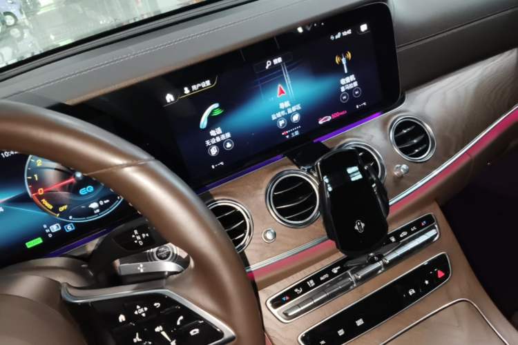 Used Mercedes-Benz E-Class New Energy 2022 Facelift E 350 e L Plug-in Hybrid Sedan Audio And AC Panel