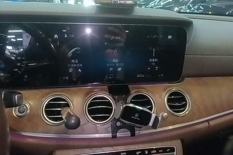 Used Mercedes-Benz E-Class New Energy 2022 Second Facelift E 350 e L Plug-in Hybrid Sedan Audio And AC Panel