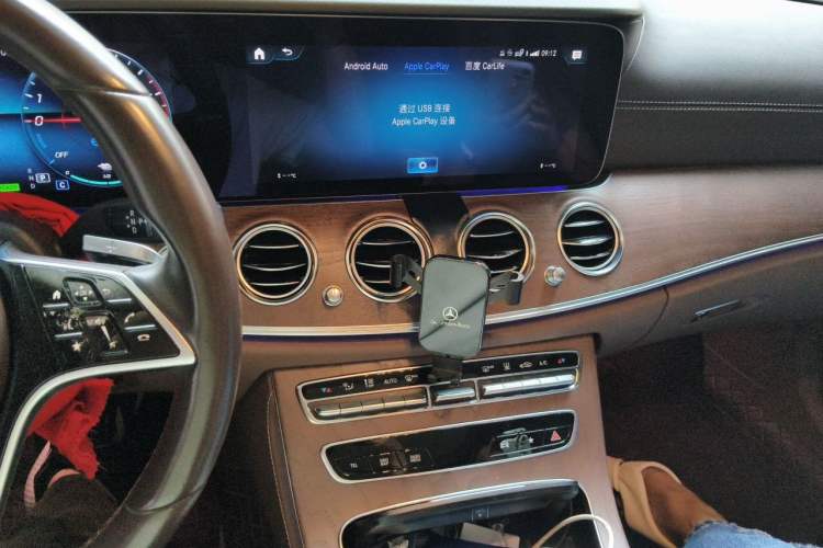 Used Mercedes-Benz E-Class New Energy 2022 Second Facelift E 350 e L Plug-in Hybrid Sedan Audio And AC Panel