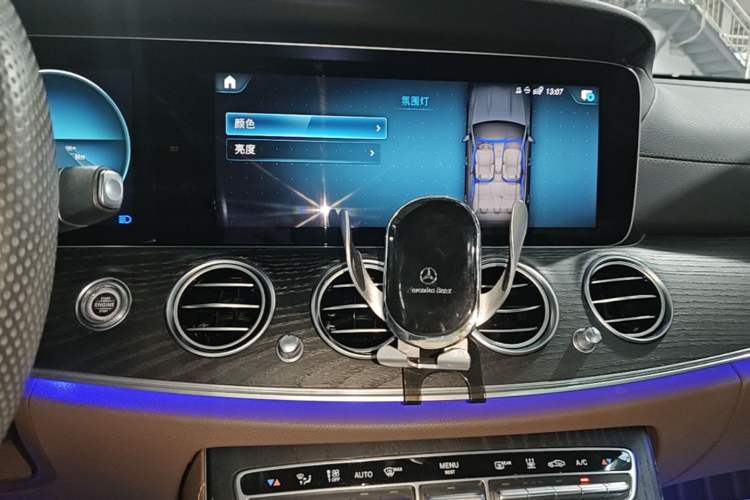 Used Mercedes-Benz E-Class New Energy 2022 Restyled E 350 e L Plug-in Hybrid Sports Sedan Audio And AC Panel