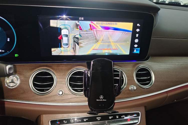 Used Mercedes-Benz E-Class New Energy 2022 Restyled E 350 e L Plug-in Hybrid Sedan Audio And AC Panel