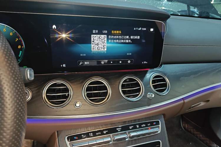 Used Mercedes-Benz E-Class New Energy 2022 Restyled E 350 e L Plug-in Hybrid Sports Sedan Audio And AC Panel
