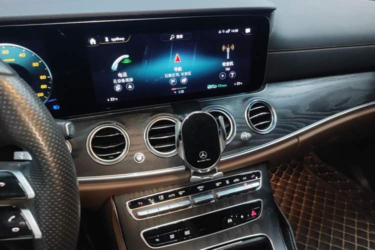 Used Mercedes-Benz E-Class New Energy 2022 Second Facelift E 350 e L Plug-in Hybrid Sports Sedan Audio And AC Panel