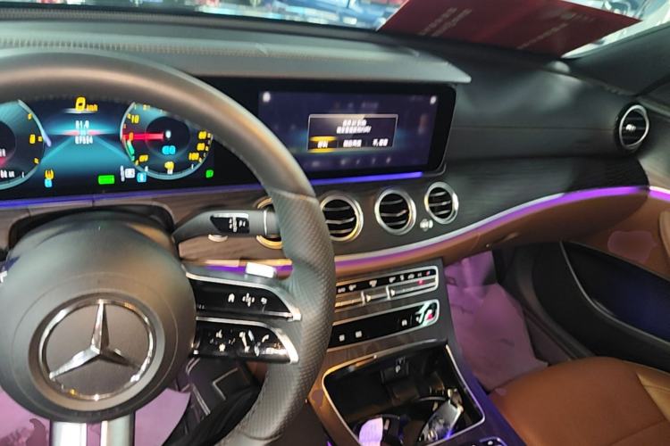 Used Mercedes-Benz E-Class New Energy 2022 E 350 e L Plug-in Hybrid Sports Sedan Center Console