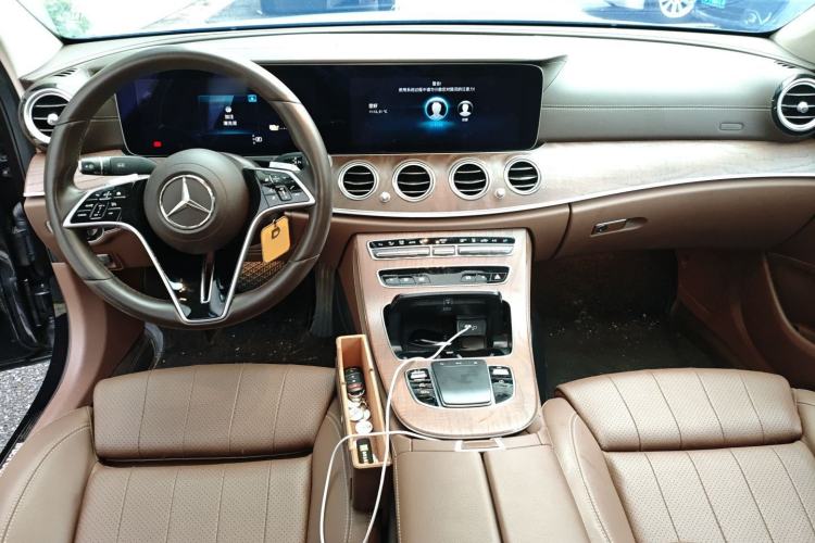Used Mercedes-Benz E-Class New Energy 2022 Second Facelift E 350 e L Plug-in Hybrid Sedan Center Console