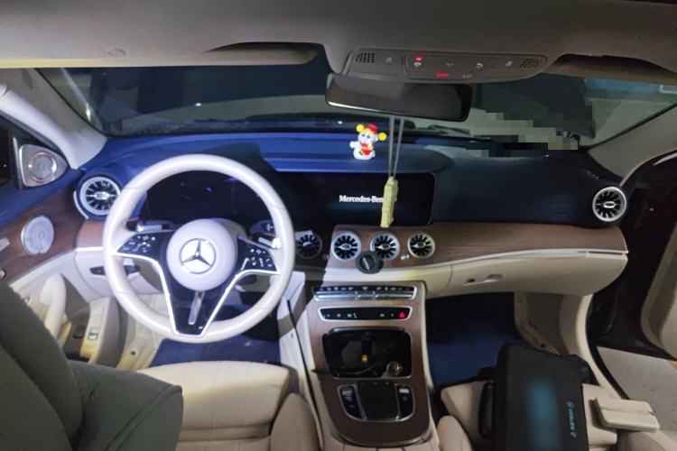 Used Mercedes-Benz E-Class New Energy 2022 Facelift E 350 e L Plug-in Hybrid Sedan Center Console