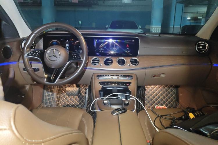Used Mercedes-Benz E-Class New Energy 2022 E 350 e L Plug-in Hybrid Sedan Center Console