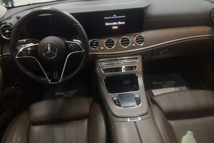 Used Mercedes-Benz E-Class New Energy 2022 Second Facelift E 350 e L Plug-in Hybrid Sedan Center Console