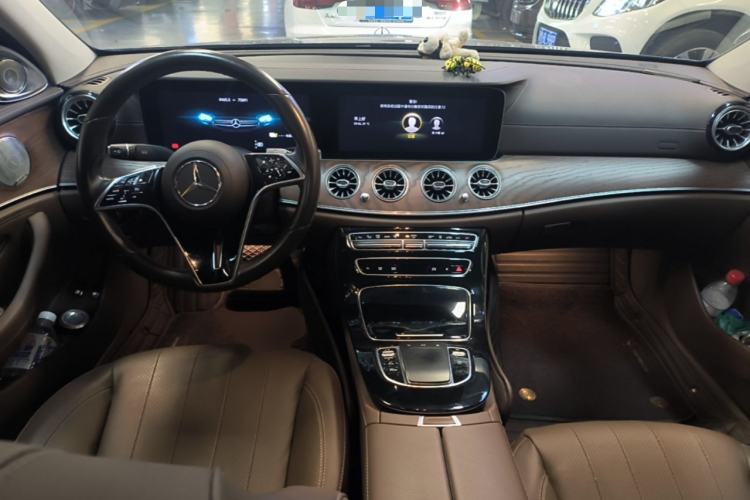Used Mercedes-Benz E-Class New Energy 2022 Restyled E 350 e L Plug-in Hybrid Sedan Center Console