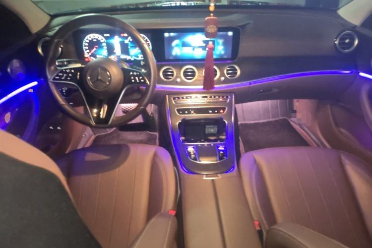 Used Mercedes-Benz E-Class New Energy 2022 E 350 e L Plug-in Hybrid Sedan Center Console