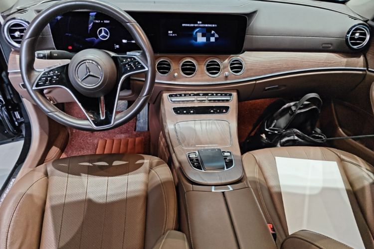 Used Mercedes-Benz E-Class New Energy 2022 E 350 e L Plug-in Hybrid Sedan Center Console
