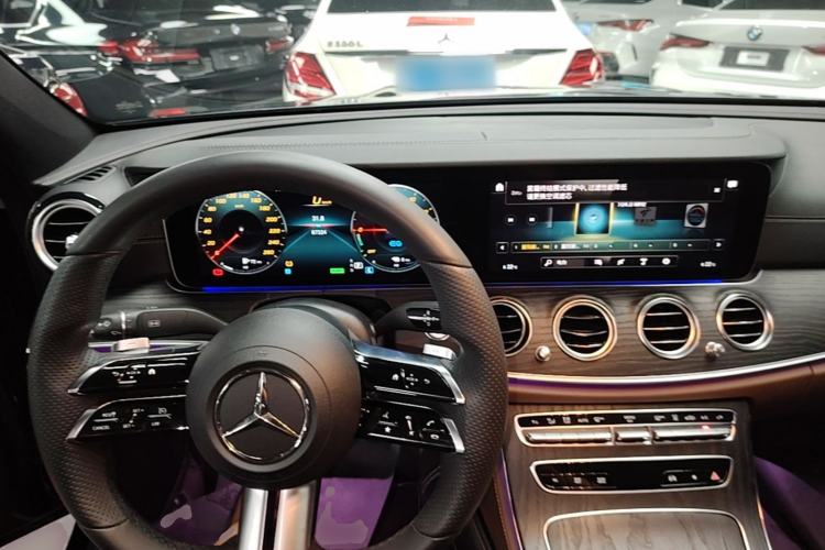 Used Mercedes-Benz E-Class New Energy 2022 E 350 e L Plug-in Hybrid Sports Sedan Center Console