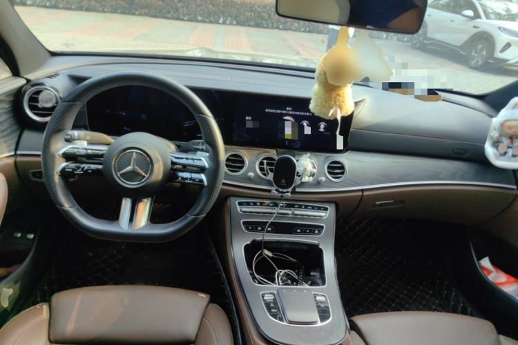 Used Mercedes-Benz E-Class New Energy 2022 Second Facelift E 350 e L Plug-in Hybrid Sports Sedan Center Console