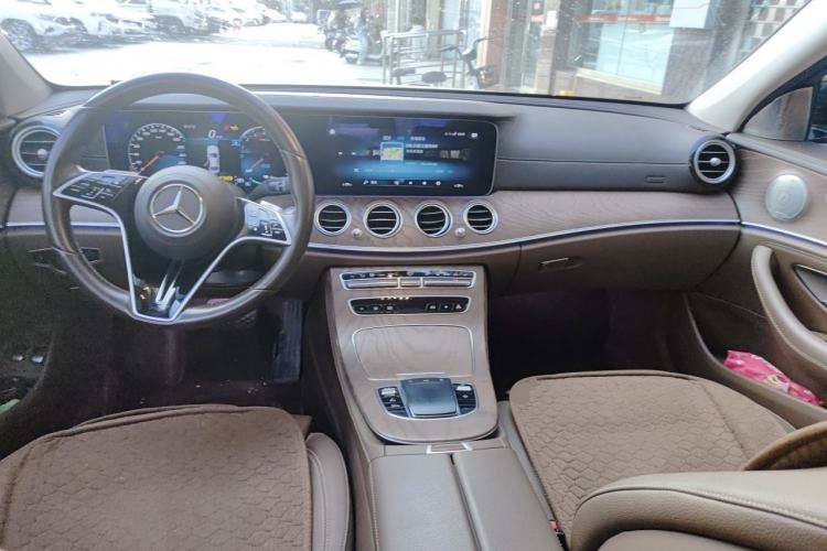 Used Mercedes-Benz E-Class New Energy 2022 Second Facelift E 350 e L Plug-in Hybrid Sports Sedan Center Console